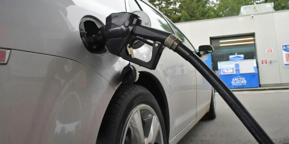 De $300 será la primera reducción del precio del galón de gasolina en Colombia