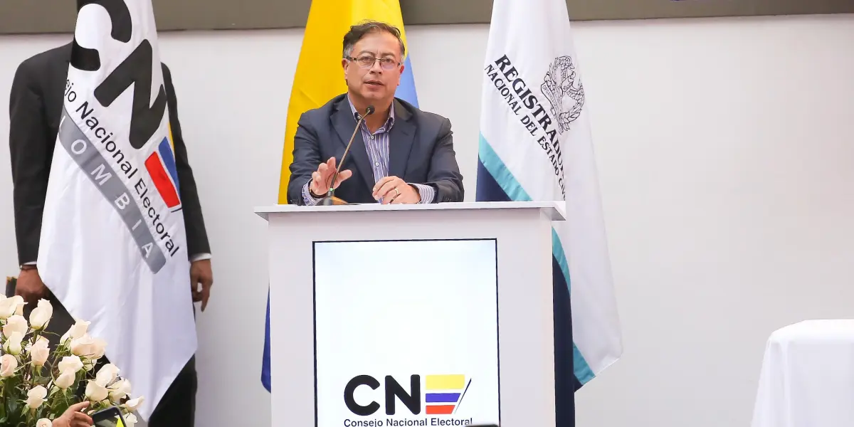 Cover image for Reacciones encontradas a la sanción del Consejo Nacional Electoral por campaña de Petro Presidente