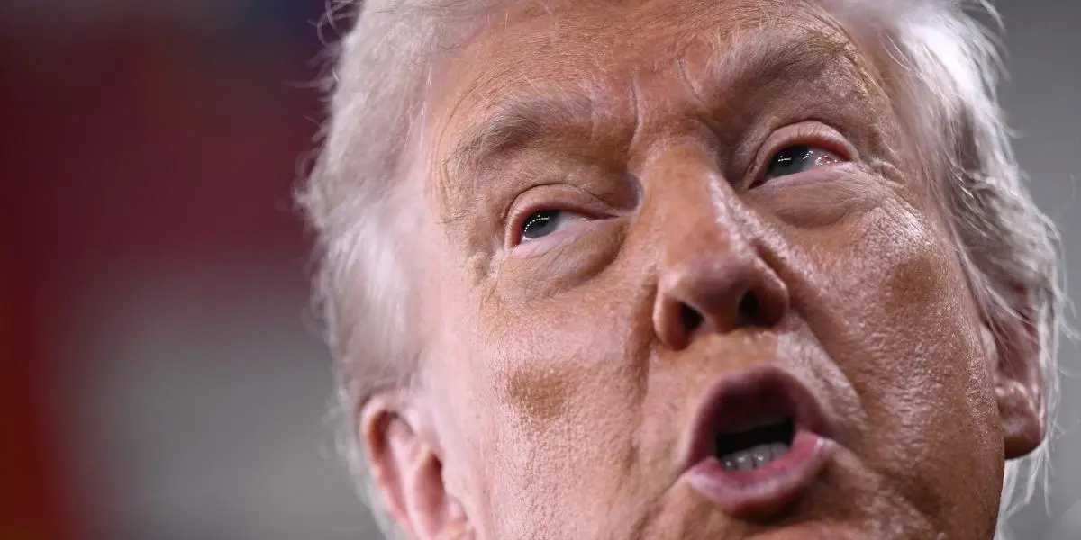 Cover image for Donald Trump da 'luz verde' para la producción de vehículos pequeños en EE. UU. ante peticiones de fabricantes