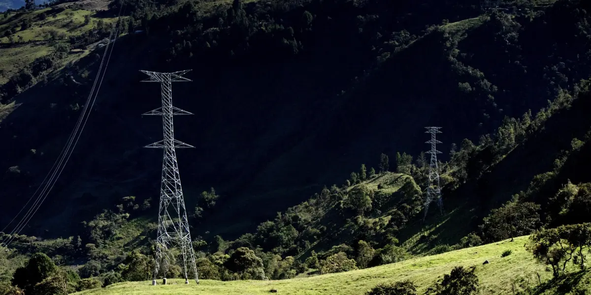 Bogotá necesita dos líneas de transmisión eléctrica para evitar riesgos de apagón y garantizar energía hacia 2028