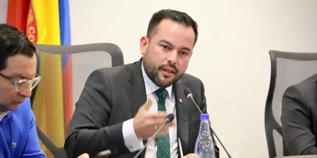 Proyecto de ley para reducir tarifas de energía avanza a segundo debate