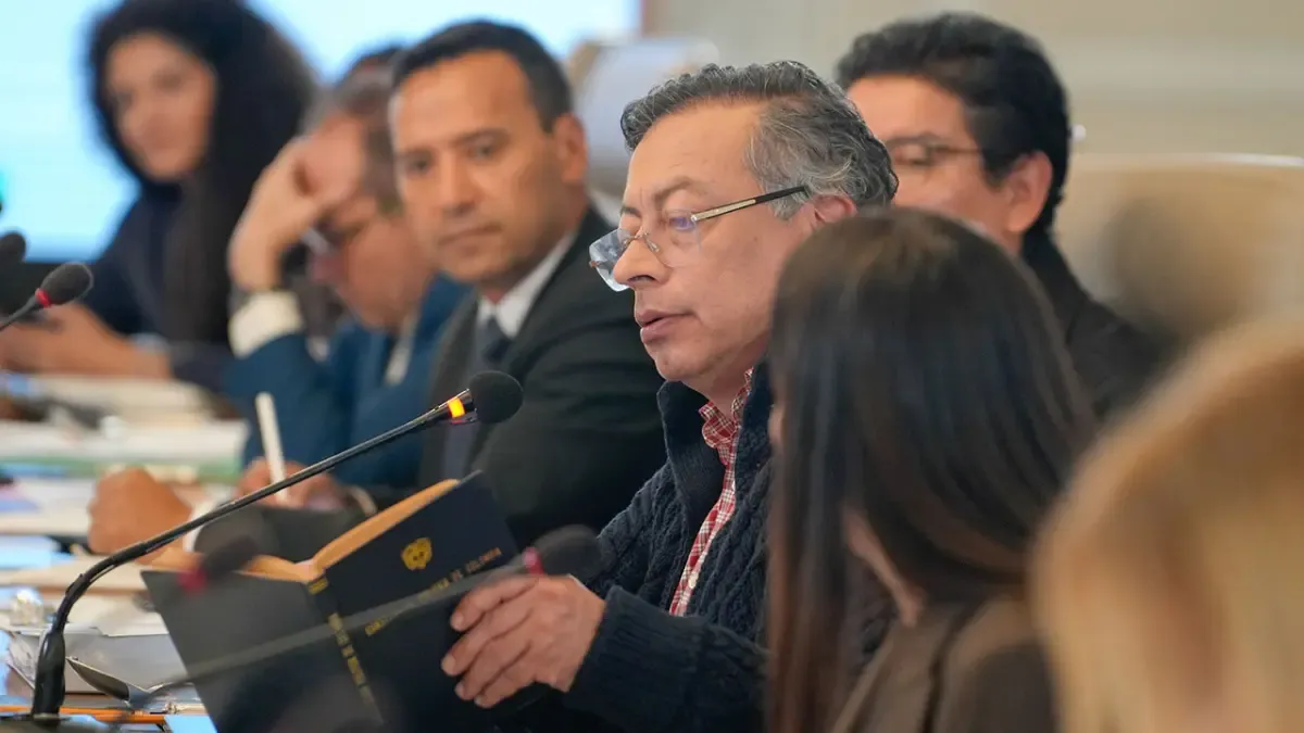 Petro dijo que impartirá nuevos decretos para defender ahorro del público  tanto en EPS como en fondos de pensiones