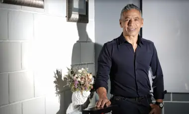 #Portafolio
"Pedaleando por el alma", el slogan del empresario que construyó desde cero su 'imperio' de envíos.
SUSCRÍBETE: https://bit.ly/PortafolioYT
Síguenos en nuestras redes sociales:
Twitter: https://twitter.com/Portafolioco
Facebook: https://www.facebook.com/Portafolio.co
Instagram: https://www.instagram.com/portafolioco
Portafolio
Portafolio es un medio especializado en temas económicos, empresariales y de negocios de Colombia y el mundo. Obtenga aquí un análisis detallado de hechos económicos coyunturales y conozca las perspectivas de los diferentes sectores de la actividad productiva en el país.
Para mayor información ingresa a: http://www.portafolio.co
Otros Canales
El Tiempo: https://www.youtube.com/c/ElTiempo
CityTv: https://www.youtube.com/c/citytvbogota
Bravíssimo Citytv: https://www.youtube.com/c/BRAVISSIMOCITYTV
FutbolRed: https://www.youtube.com/c/FutbolRedCO
https://www.youtube.com/user/PortafolioCO