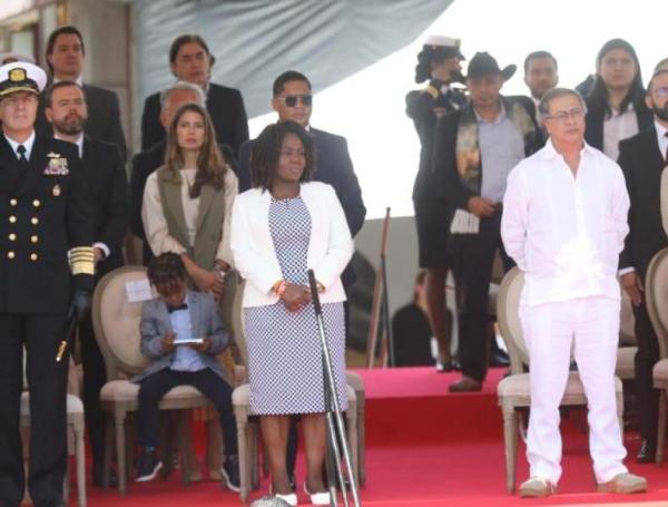 Por qué llegó tarde el presidente Petro al desfile del 20 de julio