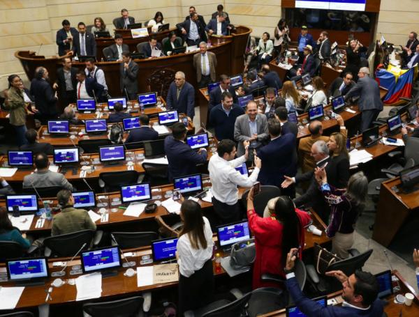 Reforma laborall: el proyecto fue aprobado en plenaria del Senado y ...