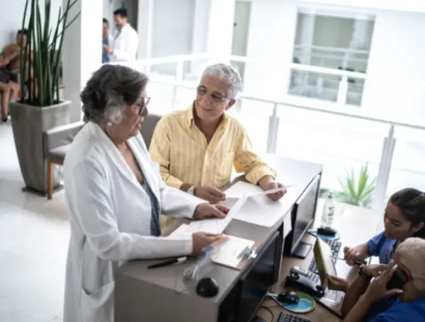 Pacientes reportan suspensión de tratamientos y deterioro clínico, mientras las EPS enfrentan desfinanciamiento.