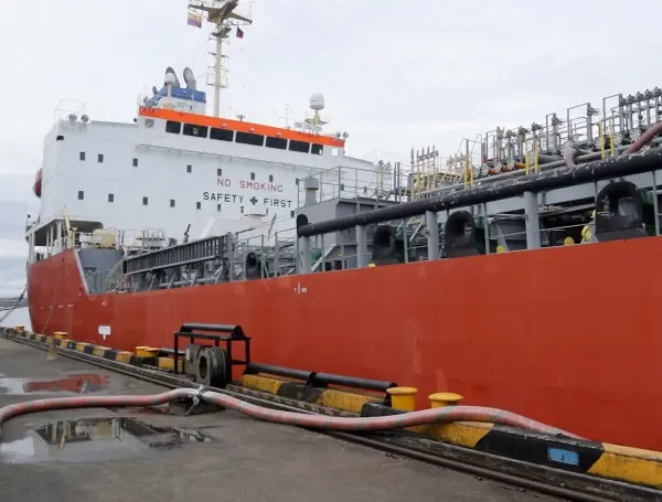 Exportación de petroquímicos desde el puerto de Buenaventura.