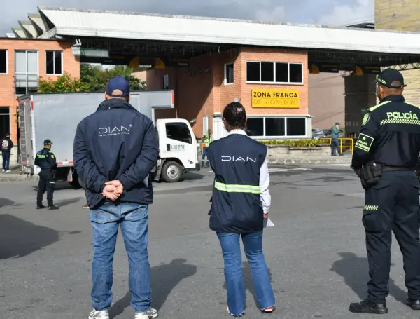 Los resultados incluyen aprehensiones, retenciones y control de divisas según reportes de la autoridad tributaria.