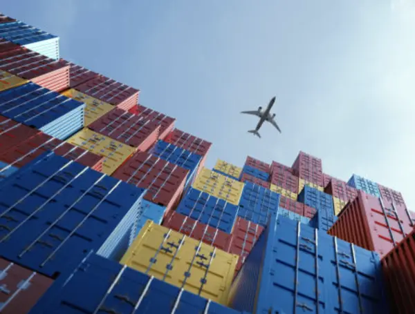 Exportaciones aéreas cayeron 1,9 %, mientras importaciones crecieron 7,9 % en el año