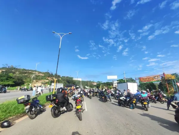 Bloqueos viales hacia el aeropuerto Palonegro