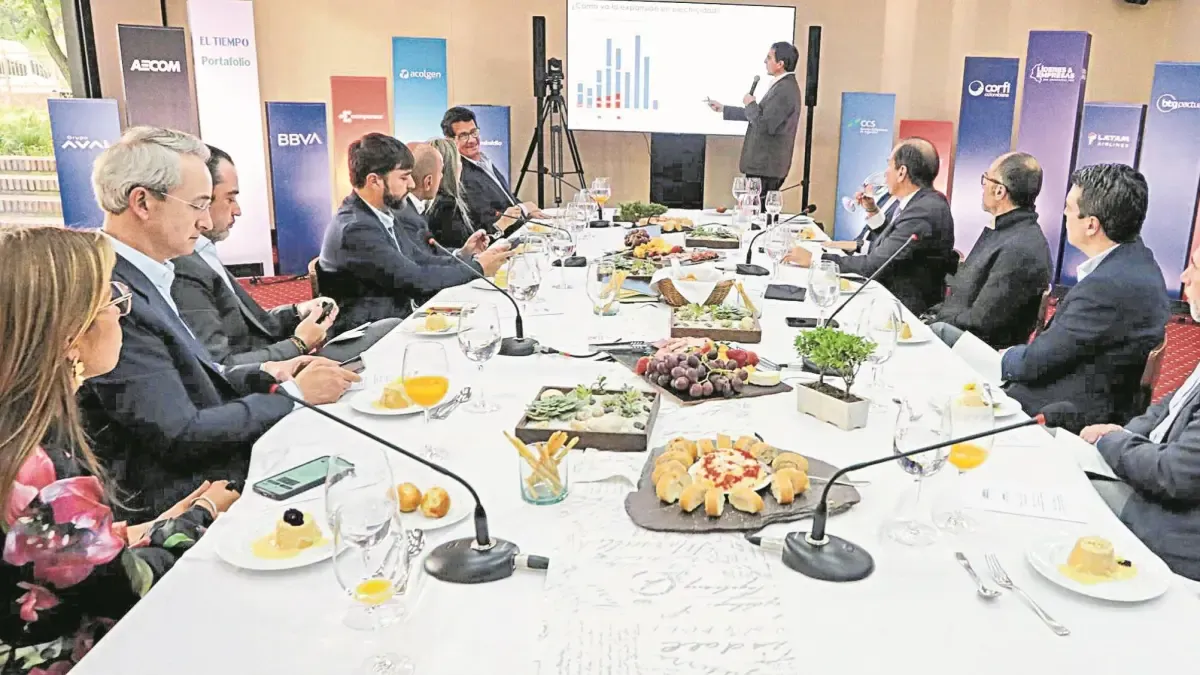 Colombia se acerca a un apagón: ¿cómo dar el ‘timonazo’ energético?

En la tercera sesión de ‘Líderes y empresas que construyen país’, el exministro Tomás González expuso la situación.

Detalles. ⬇