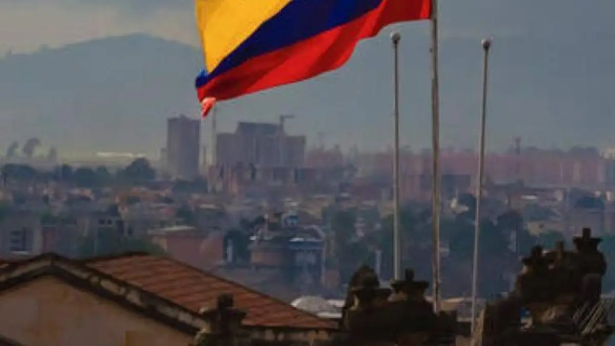 Deuda, riesgo, emergencia económica y más son las señales por las que la economía colombiana estaría 'tensionada'