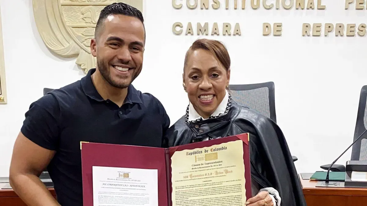 Congreso de la República entrega reconocimiento a cadena de gimnasios por su aporte al deporte y al empleo