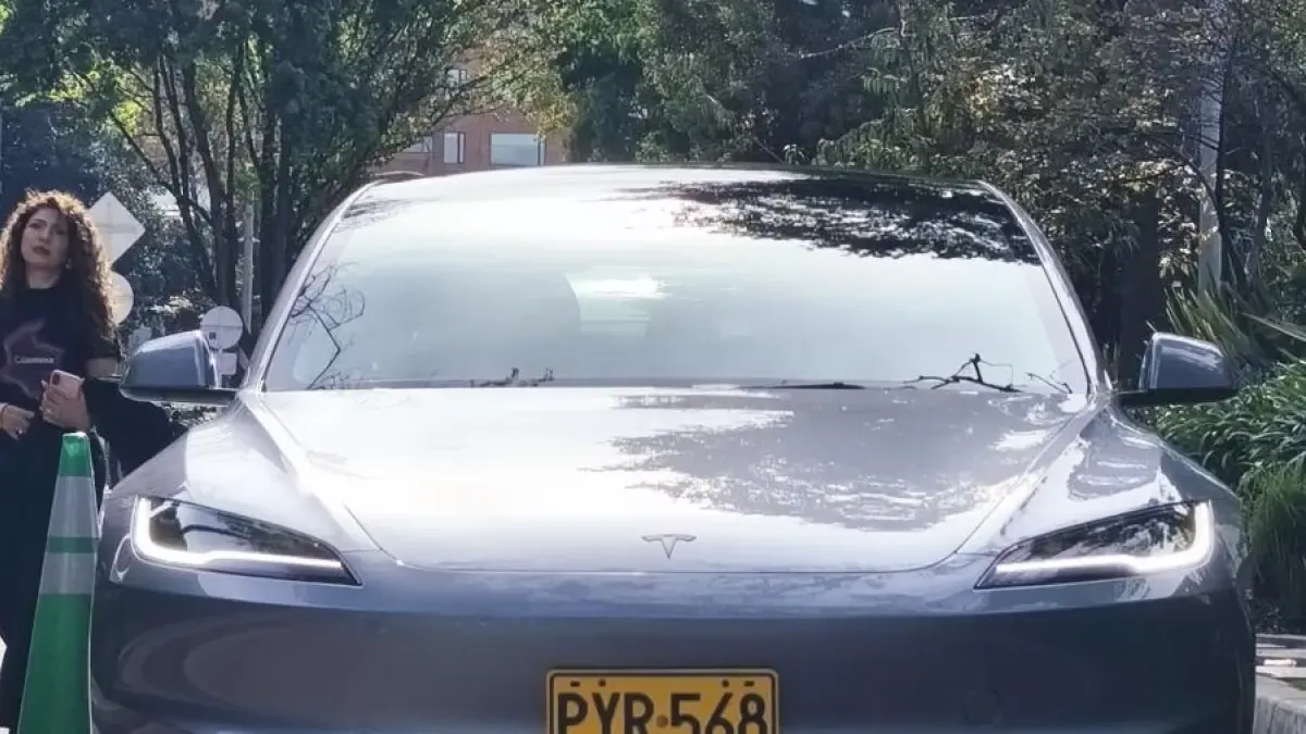 SIC exige a Tesla Colombia ajustar modelo comercial para evitar sanciones por irregularidades en venta de vehículos

Deberá revisar y corregir la información sobre entregas y garantías, bajo amenaza de sanciones administrativas.

Detalles⬇️