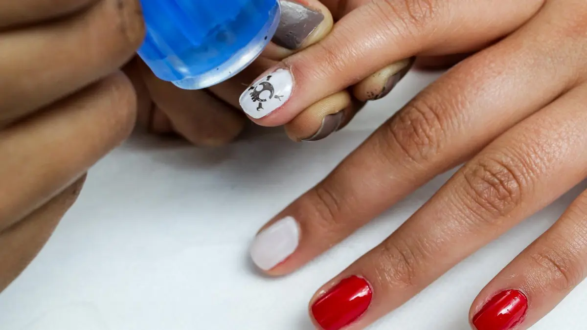 Qué es lo que está pasando con los esmaltes para uñas: ¿por qué los están prohibiendo y qué dicen las marcas?