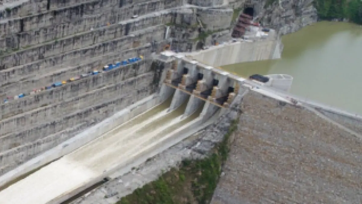 Hidroituango operates under environmental regulations and reports real-time data to Anla, EPM states
