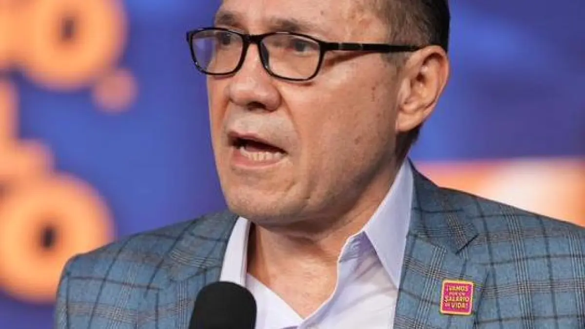 'Salario mínimo vital continúa en firme': Ministro de Trabajo (@MintrabajoCol) defiende aumento tras el fallo del Consejo de Estado

Antonio Sanguino afirma que el aumento transitorio continúa pese a la suspensión del decreto original.

Más información