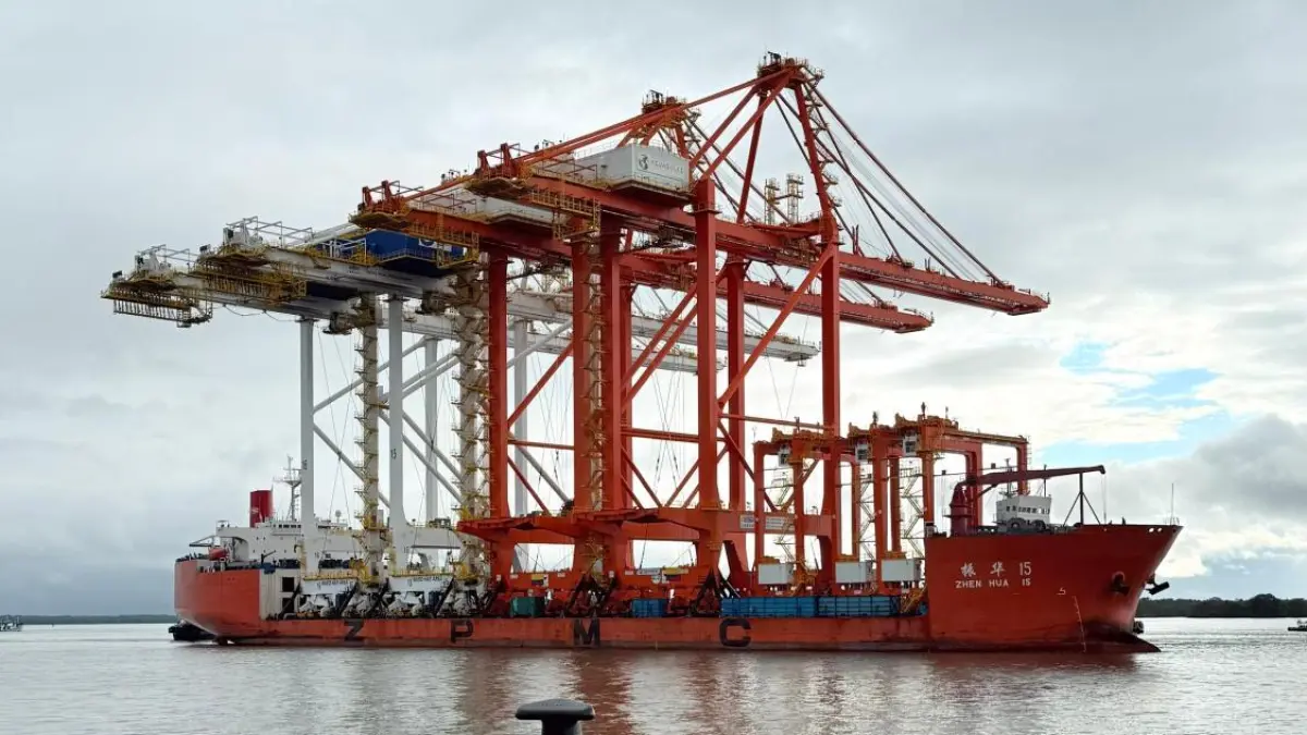 Dos nuevas grúas llegan a fortalecer operaciones en el Puerto Industrial Aguadulce en Buenaventura