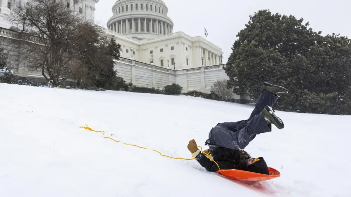 Duro invierno: se declara emergencia por temporada de nieve y hielo en casi la mitad de Estados Unidos
