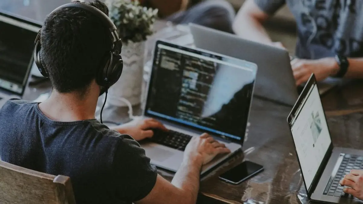 Eliminar exámenes de admisión en universidades revive debate que Colombia ya había considerado desde los años 90 (@DanielRMed)

Académicos advierten que el sistema actual utiliza estos exámenes como mecanismo de diferenciación institucional.

Detalles ⬇