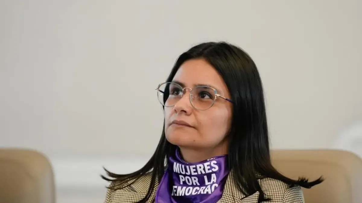 Denuncia de presunta red de espionaje y complot interno en el Gobierno Petro: las revelaciones de Angie Rodríguez

Dice que hay una campaña de persecución en su contra y que se quieren robar 1 billón del Fondo Adaptación.

Detalles ⬇️