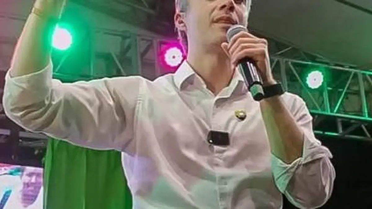 Gobierno designa a Daniel Quintero en Supersalud para reforzar control y vigilancia del sistema de salud

A pesar de la controversia, el nuevo superintendente llega en un contexto de presión financiera.

Detalles ⬇️