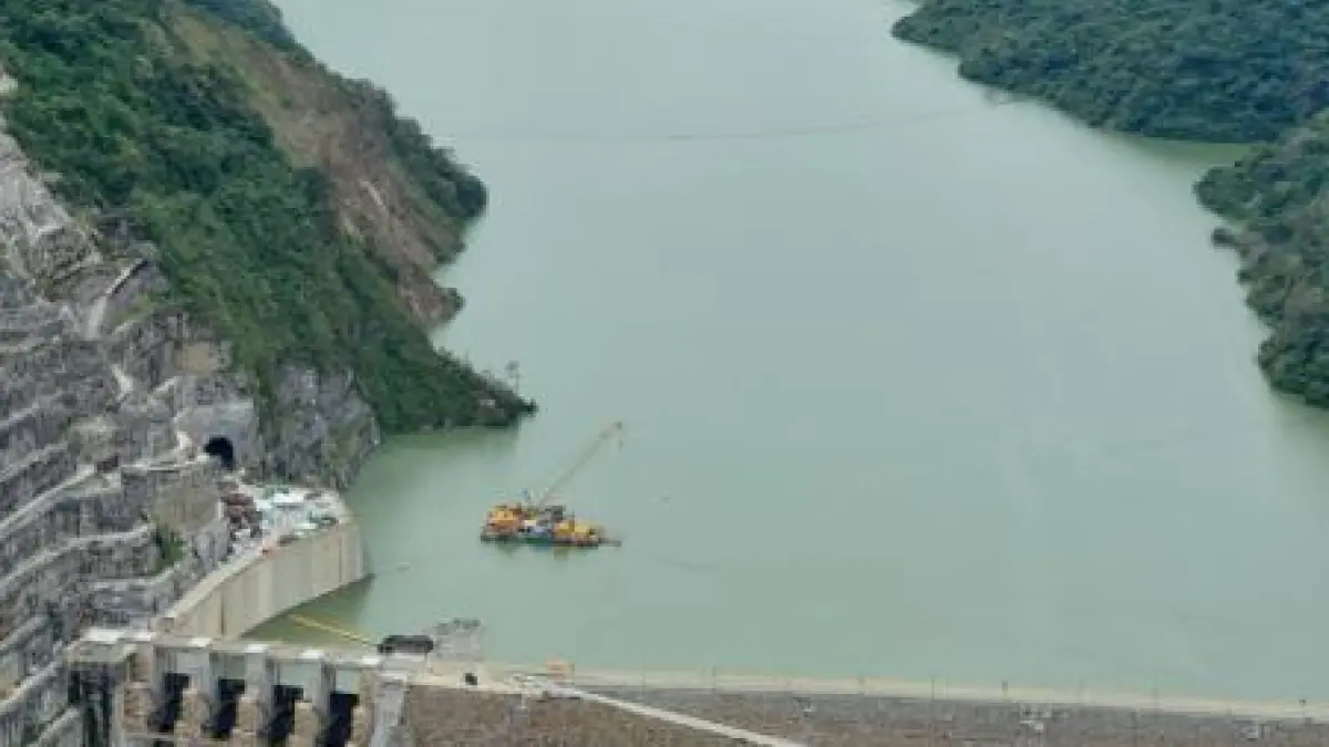 Anla (@ANLA_Col) dio luz verde a Hidroituango para embalsar más agua ante riesgo de apagón y sequía por el fenómeno de El Niño

La hidroeléctrica podría elevar las reservas hídricas a su cota máxima de 408 a 420 msnm.

Detalles ⬇️