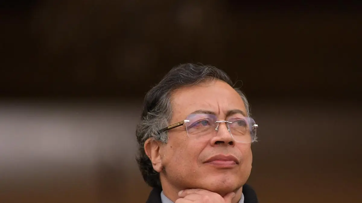 ¿Qué relación existe entre el Gobierno Petro (@petrogustavo) y las juntas comunales a las que le entregó $31 billones? ?

La Corte Constitucional (@CGR_Colombia ) anunció que el ejecutivo adjudicó 'a dedo' más de 800.000 contratos.

Detalles. ⬇