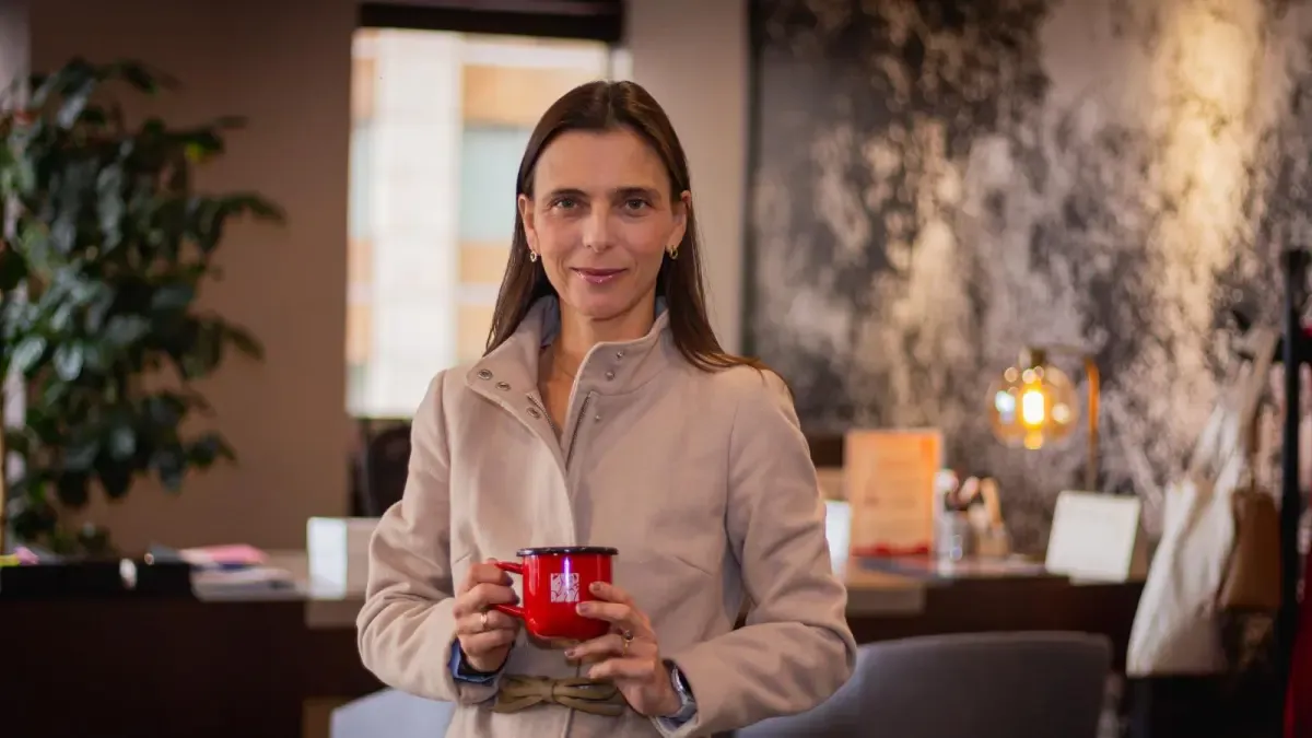 Camila Escobar deja la presidencia de Juan Valdez, tras 8 años en el cargo

Su salida se hará efectiva a partir del 30 de abril de 2026. Carlos Azuero quedará como CEO encargado. 

Amplíe la información aquí