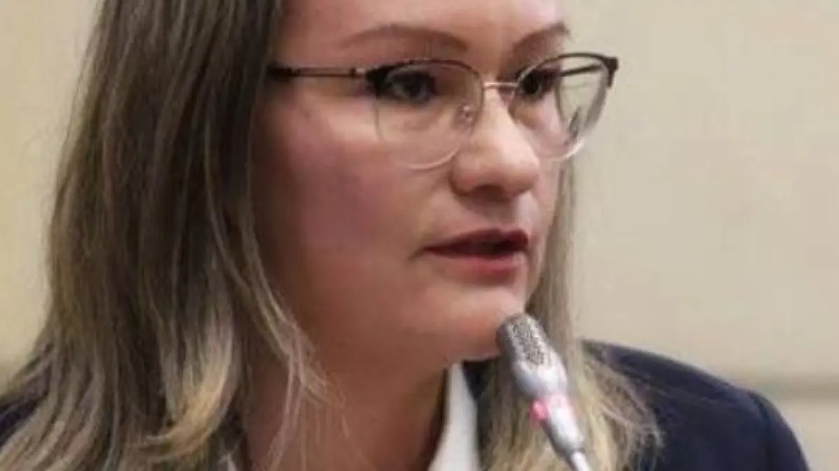 Aceptan la renuncia de Cielo Rusinque: Diego Solano será el nuevo superintendente de Industria y Comercio. 

Uno de los funcionarios cercanos a la ex directora del DPS asumirá el cargo por los próximos cuatro meses.

Detalles. ⬇