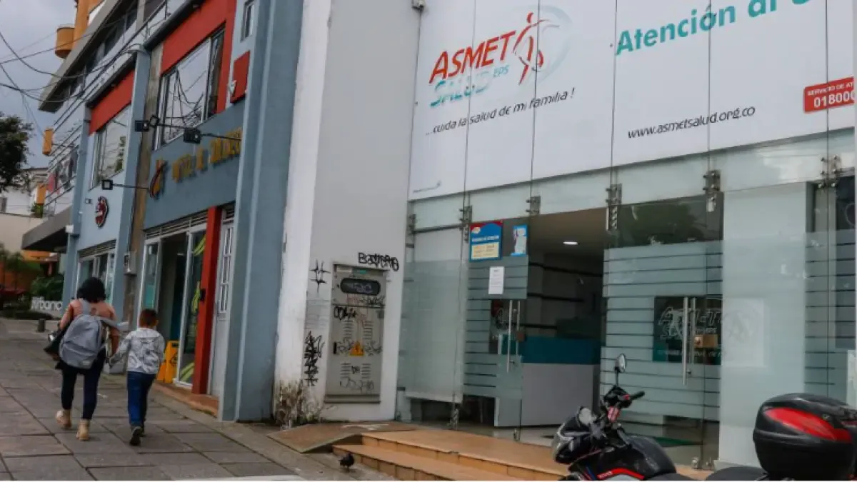 Salary delays at Asmet Salud hit workers' income and strain the health system's operation
