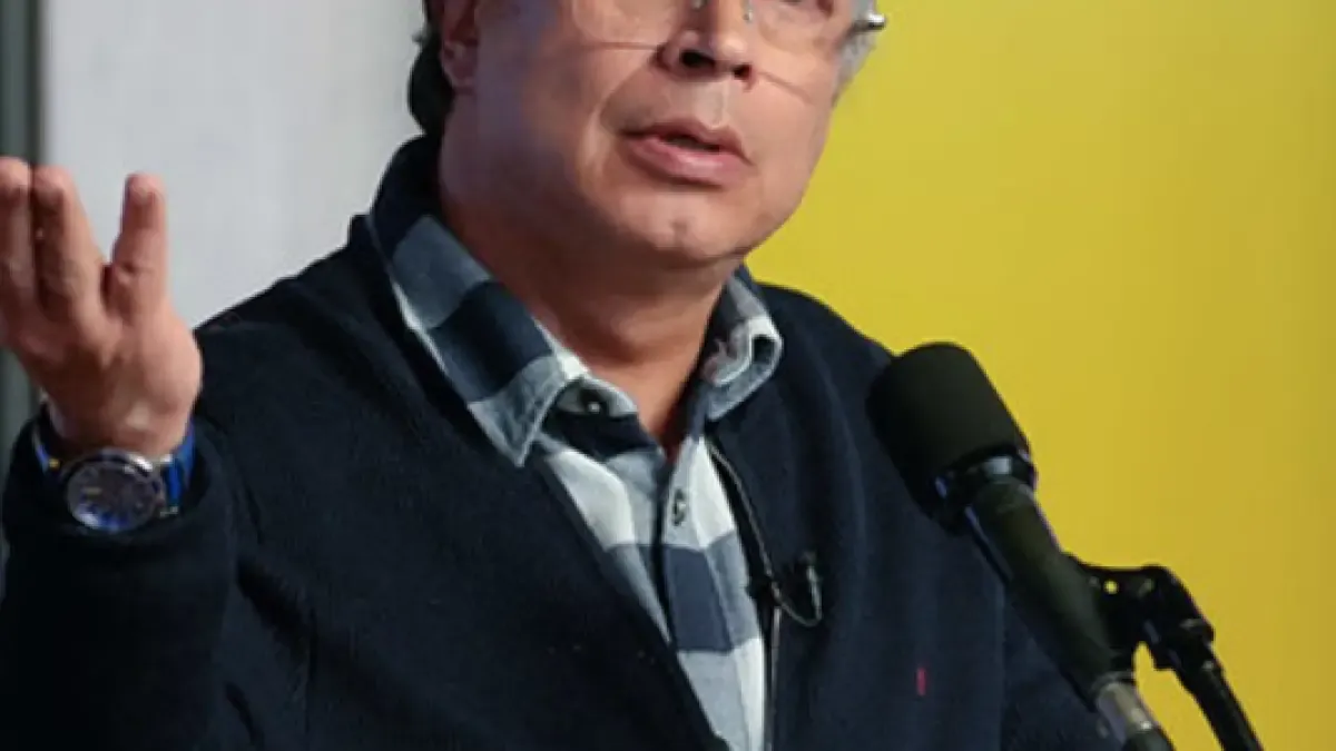 Petro atribuye el repunte de la inflación a los costos de energía en Bogotá y a las tarifas de telefonía móvil

Petro sugirió que la fusión entre Tigo y Movistar tendría algo que ver.

Detalles⬇️