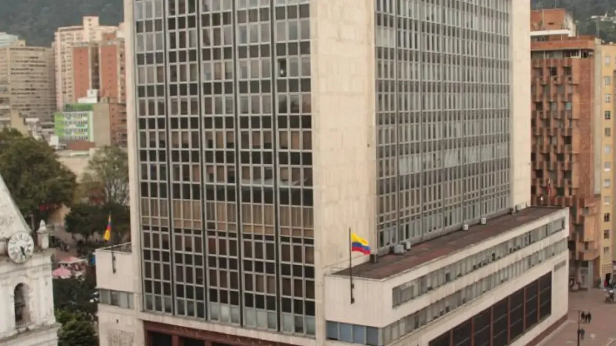 ¿Puede el Consejo de Estado prohibir la asistencia obligatoria del Minhacienda en unta del Banco de la República?

Una demanda busca que el alto tribunal prohiba que la asistencia del ministro de Hacienda sea obligatoria.

Detalles⬇️