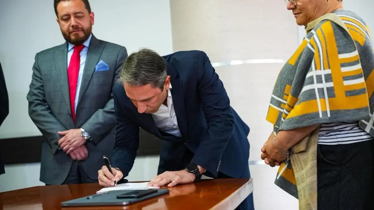 ANI (@ANI_Colombia), interventoría y Ruta Bogotá Norte firmaron el acta de inicio de Accesos Norte Fase II

El documento activa formalmente la ampliación de la Autopista Norte entre las calles 191 y 245 de Bogotá.

Detalles ⬇️