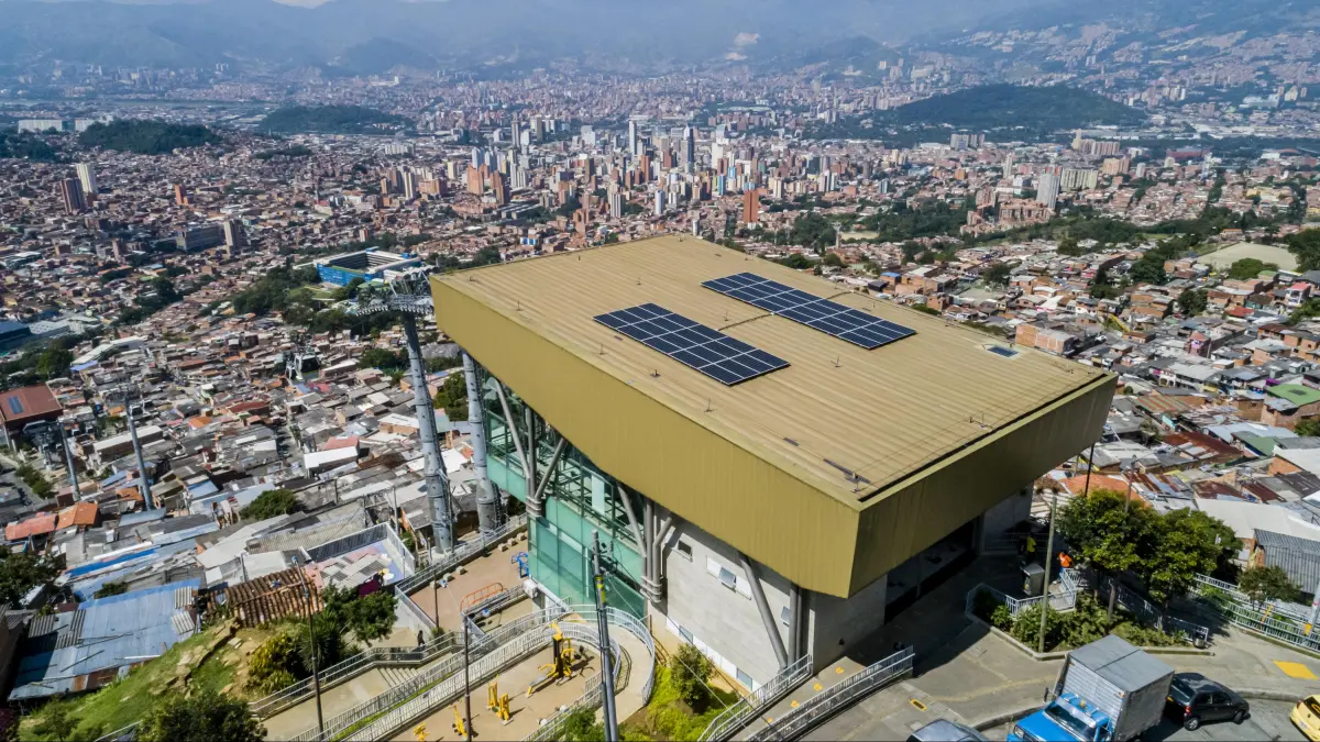 El Metro de Medellín (@metrodemedellin) ahorró $81 millones en energía gracias a sus paneles solares durante 2025

Con 346 módulos instalados, la empresa redujo su factura energética y fortaleció su sostenibilidad operativa.

Detalles⬇️