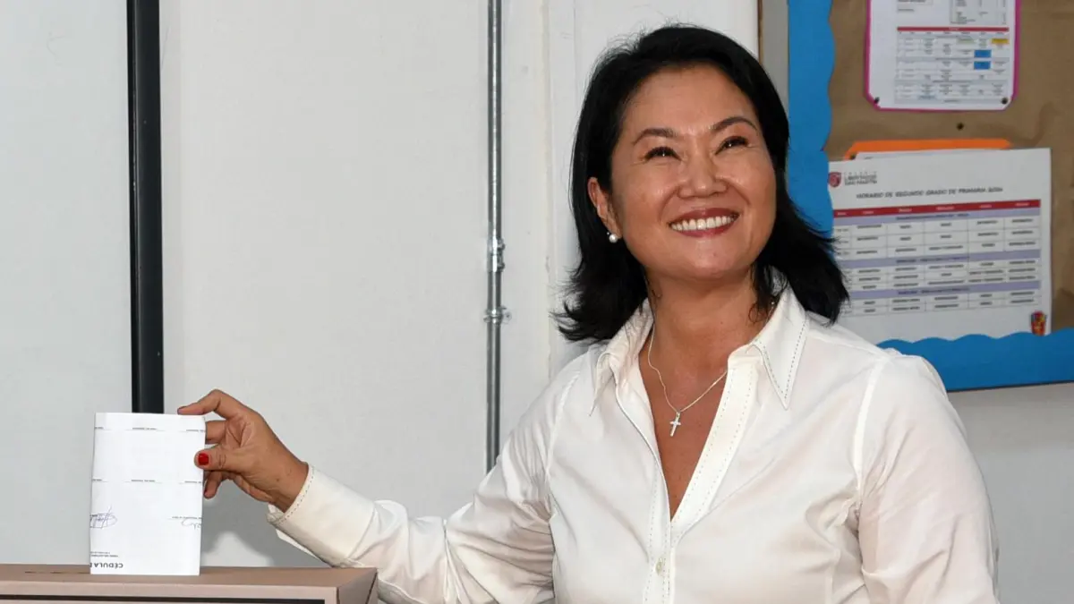 Elecciones en Perú: Keiko Fujimori (@KeikoFujimori) celebra victoria sobre el ‘enemigo’ de izquierda ante inminente segunda vuelta

El escrutinio oficial avanza a cuentagotas en unos comicios marcados por cuestionamientos.

Más información