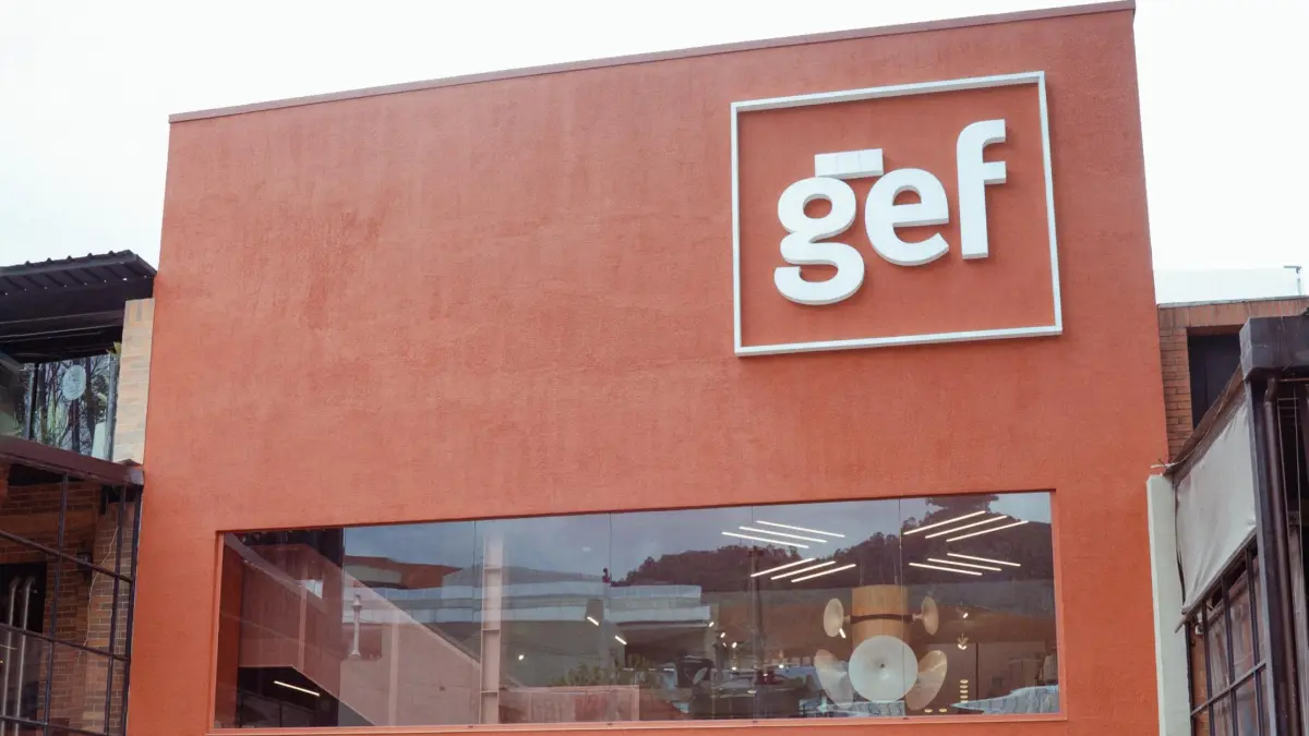 La marca de ropa Gef abre tienda insignia en Bogotá y apuesta por ...