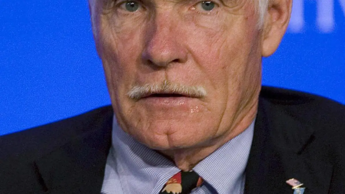 Ted Turner, fundador de CNN y pionero de las noticias 24 horas en televisión, falleció a los 87 años de edad

A lo largo de su trayectoria, construyó además un amplio conglomerado de medios que incluyó cadenas como TBS y TNT.

Detalles ⬇️