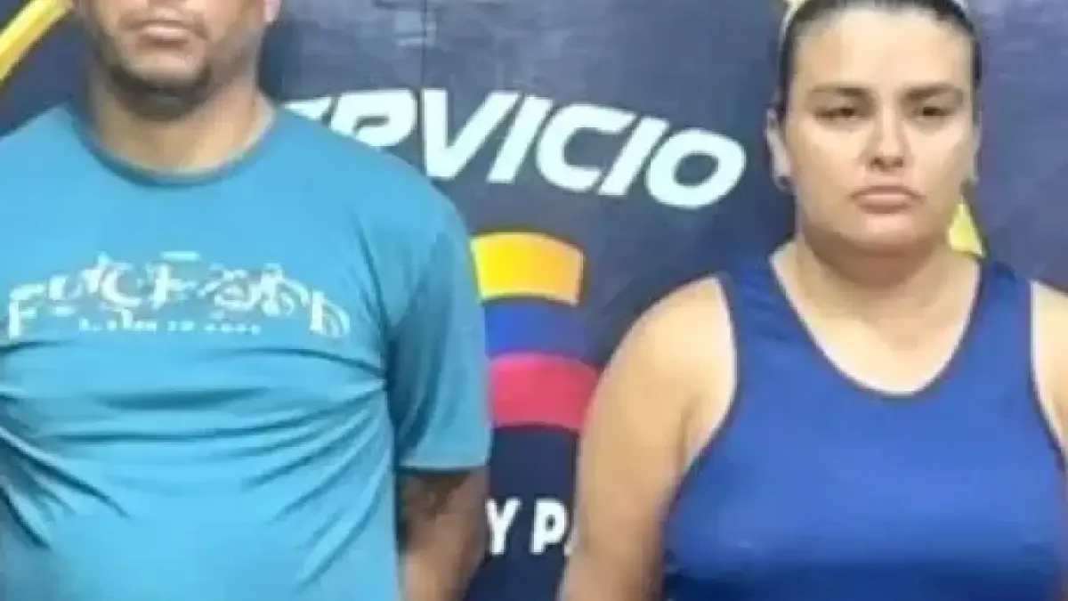 En imágenes: los presuntos responsables de la muerte de Yulixa Toloza, mujer víctima de una cirugía estética ilegal

Los dueños del centro de estética fueron capturados en el estado de Portuguesa, en Venezuela.

Detalles ⬇️