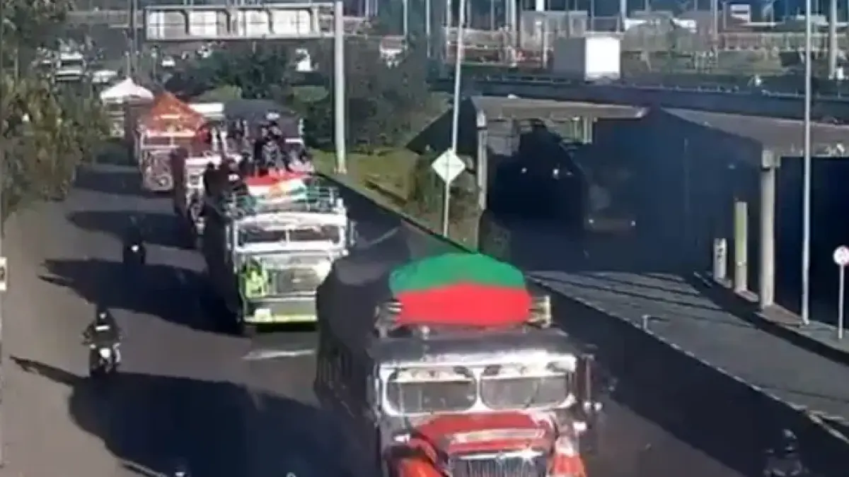 En una caravana de 12 buses y ocho chivas, manifestantes para la Marcha Nacional Agraria llegan a Bogotá

Uno de los principales ejes de las manifestaciones es el respaldo a la Jurisdicción Agraria y Rural.

Detalles ⬇️