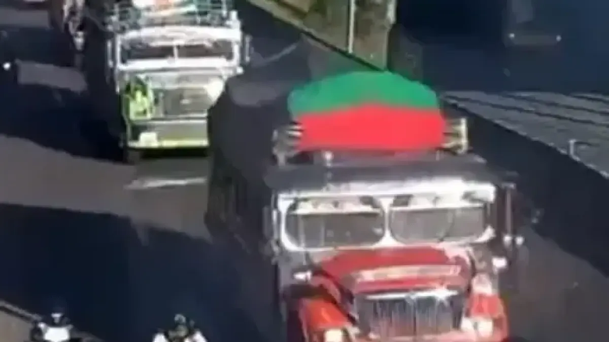 Congresista denuncia que caravana de buses y chivas llegó a marcha agraria en Bogotá con apoyo de la ANT (@AgenciaTierras) 

La denuncia la hizo el representante a la Cámara, Mauricio Parodi.

Detalles ⬇️