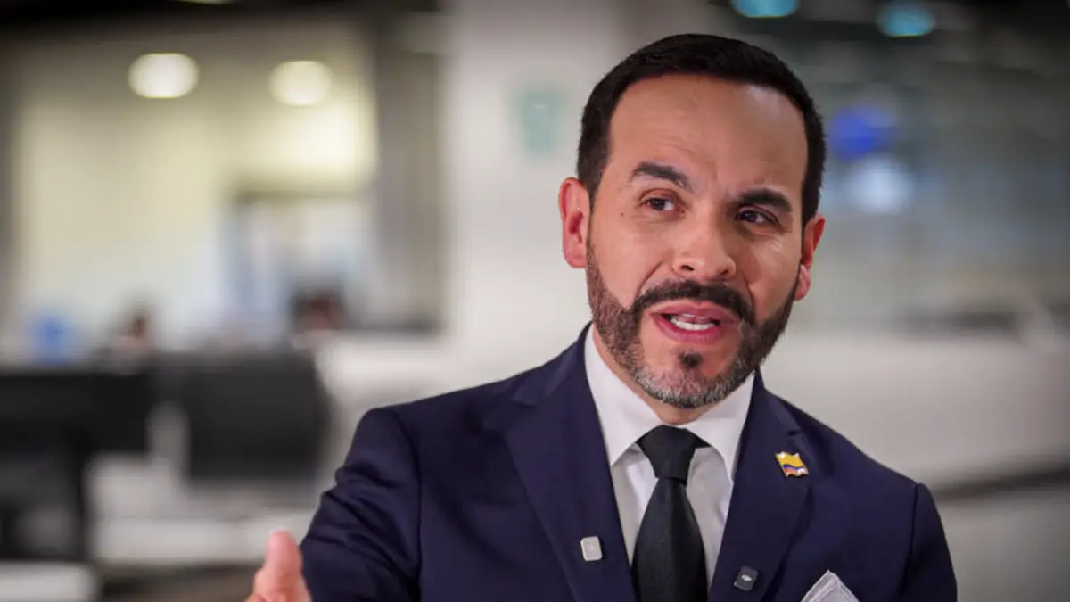 ¿Quién es Abelardo de la Espriella (@ABDELAESPRIELLA), el aspirante que se presenta como el 'outsider' de las elecciones?

El abogado y empresario compite a través de su movimiento Defensores de la Patria. 

Detalles ⬇️