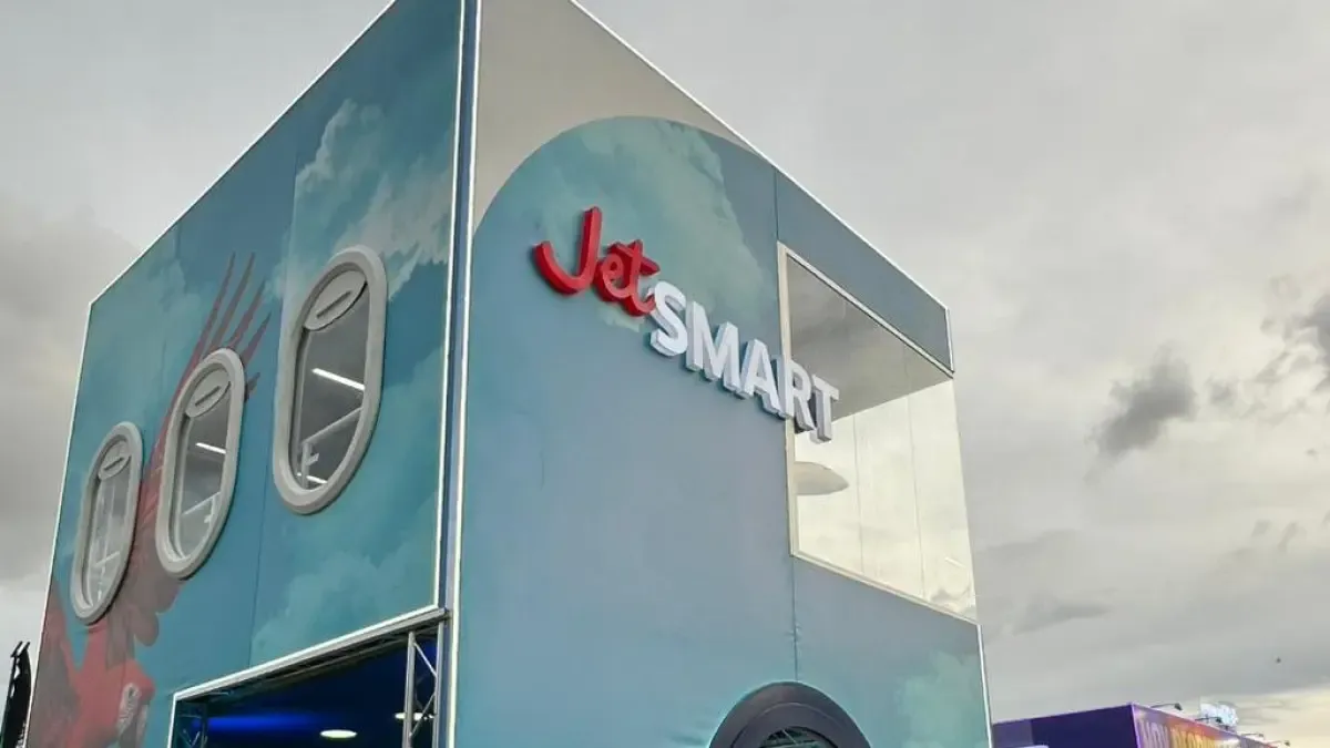 Stand permanente y sorteos de boletas: así opera la alianza de JetSMART con Vive Claro en cada concierto