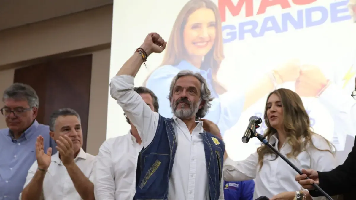 Cover image for Oviedo se desmarca de De la Espriella y lamentó que la elección presidencial se defina entre extremos populistas