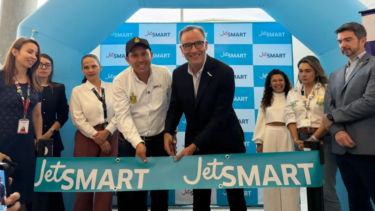 JetSmart monitorea el Estrecho de Ormuz: la tensión con Irán encarece volar en Colombia