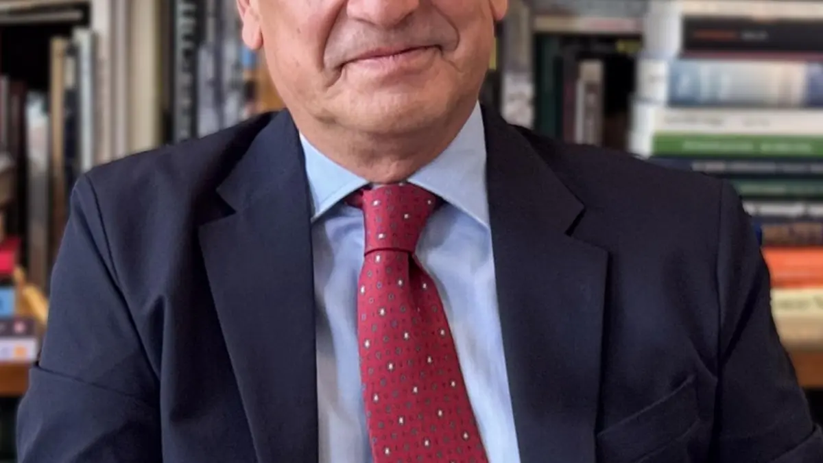Cover image for El peor error de un líder es creer que siempre tiene la razón: Santiago Íñiguez, presidente de IE University