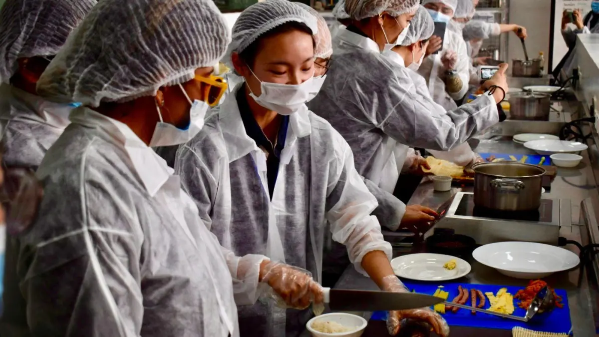Sena y Koika fortalecen capacidades de emprendimiento con voluntarios coreanos para innovar en Colombia