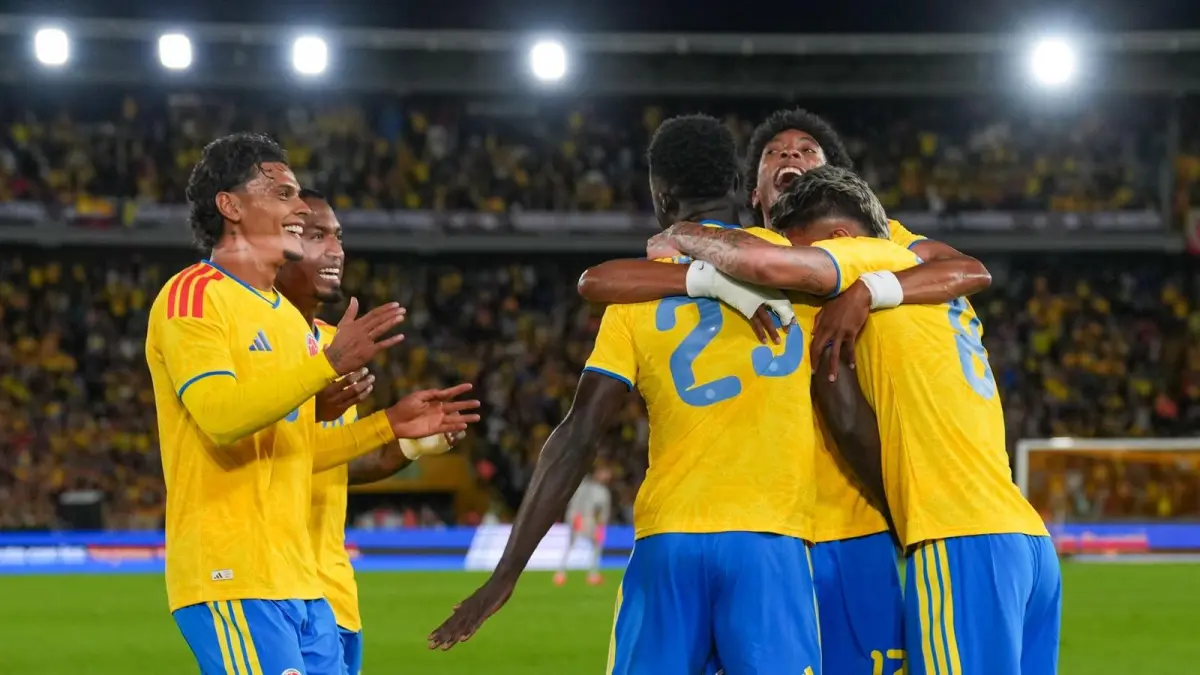 Selección Colombia tendrá internet en el exterior: Claro entregó eSIMs a toda la delegación