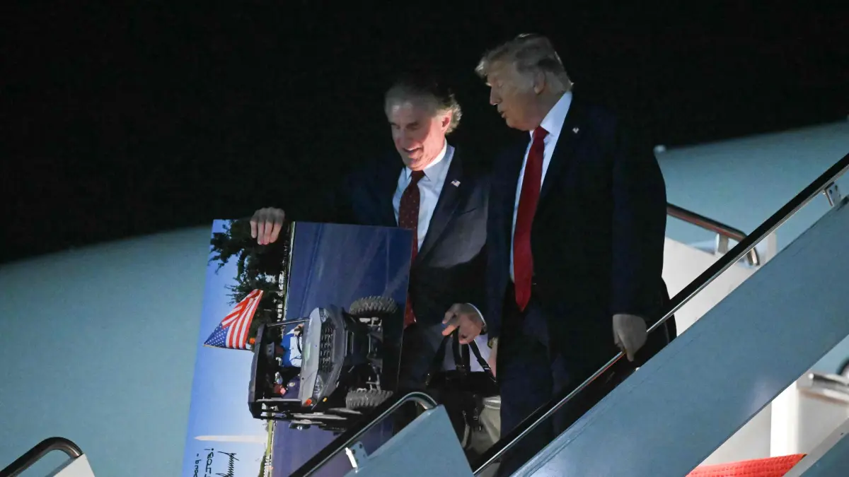 Trump (@realDonaldTrump) cancela bombardeos contra Irán hora