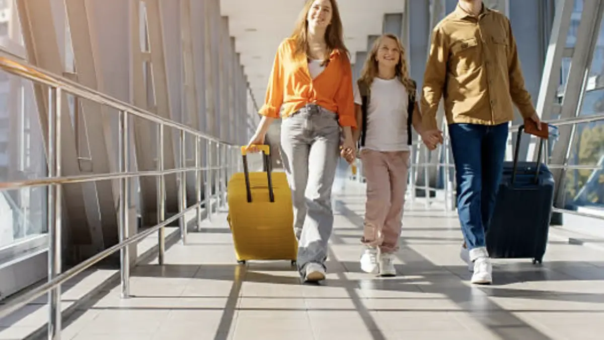 Vacaciones y puentes festivos ponen a prueba la capacidad operativa de hoteles, aeropuertos y comercios